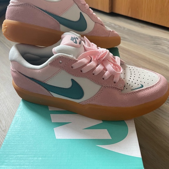 NIKE SB FORCE 58 Pink/Teal Athletic Shoes - Picture 2 of 6